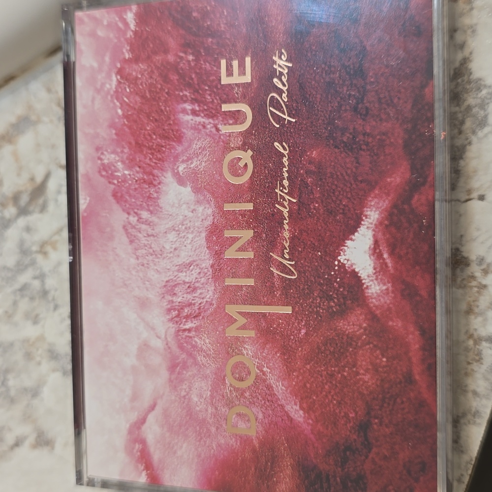 Dominique palette